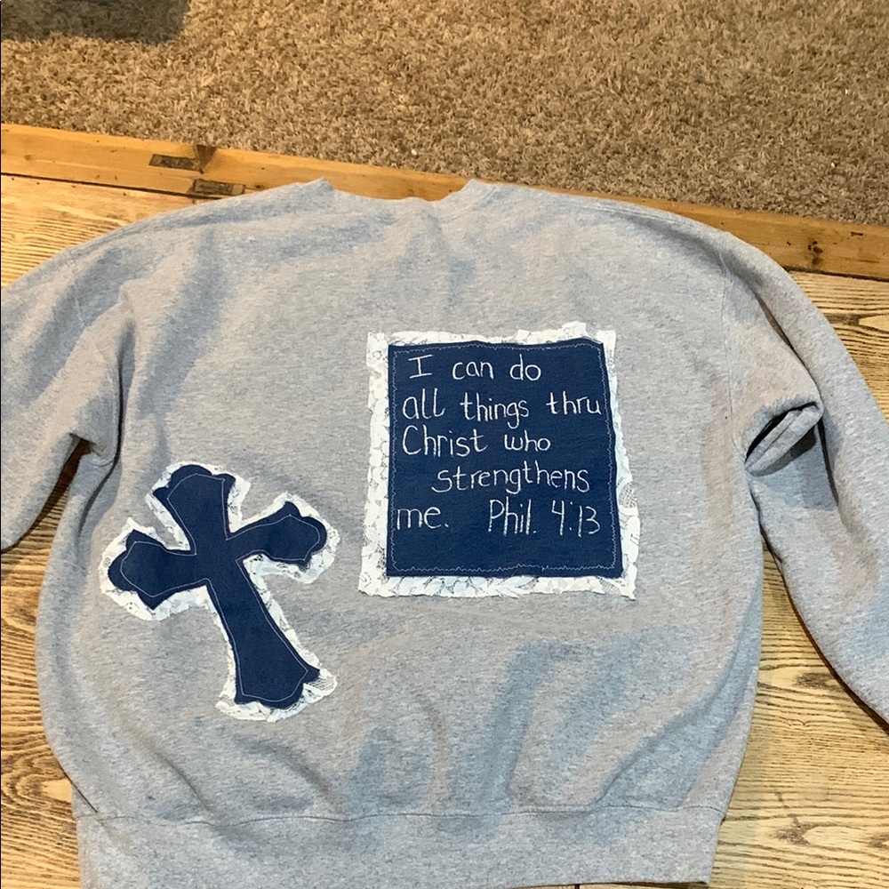 Upcyclef xl Gray Sweatshirt with Blue Heart Patch - Picture 5 of 5